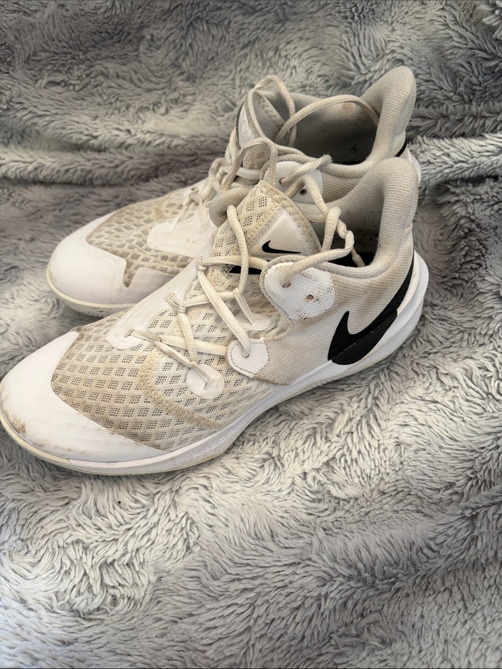 Nike Women's HYPER COURT White and Black Athletic Sneakers with Mesh Upper